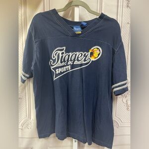 Pooh Tigger Vintage Sports V-Neck 1x T-Shirt